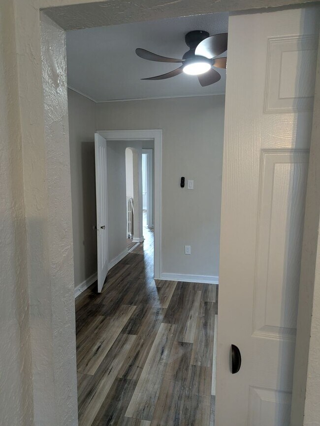 Building Photo - 531 Halsey Ave