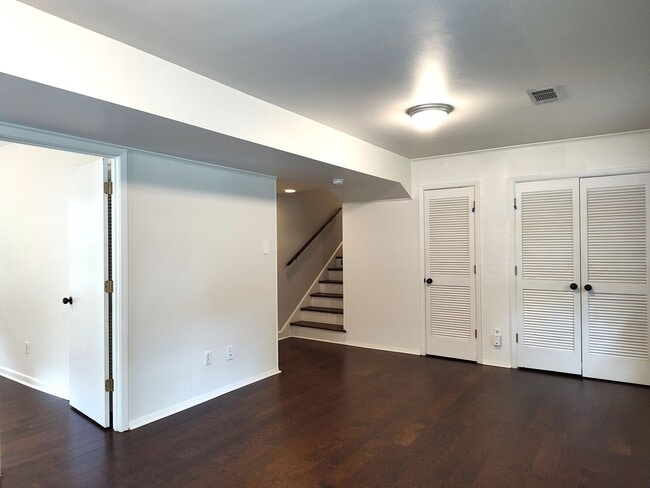 Building Photo - Charming split level home located in the Mcclintock Woods Community in Charlotte!