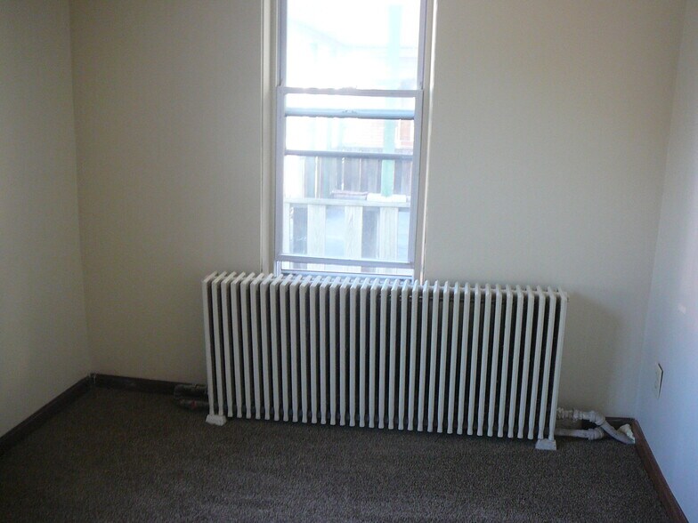 Building Photo - 457 W 8th St