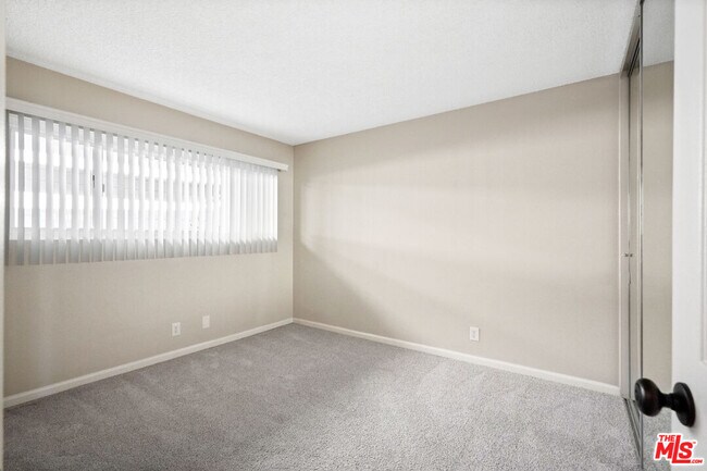 Building Photo - 18000 Coastline Dr