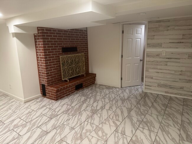 Building Photo - 1304 2nd Rd