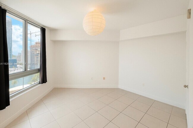 Building Photo - 350 S Miami Ave