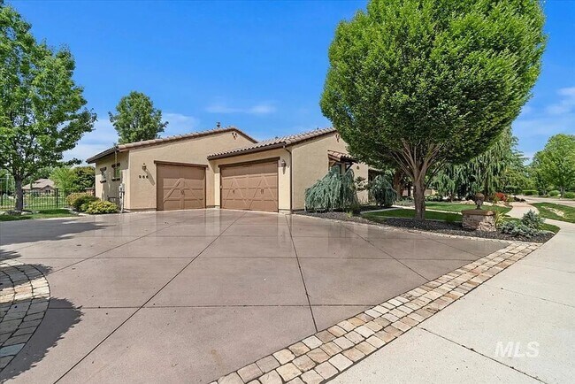 Building Photo - Stunning 4 Bedroom Home in The Shores | Luxury Meets Every Day Comfort