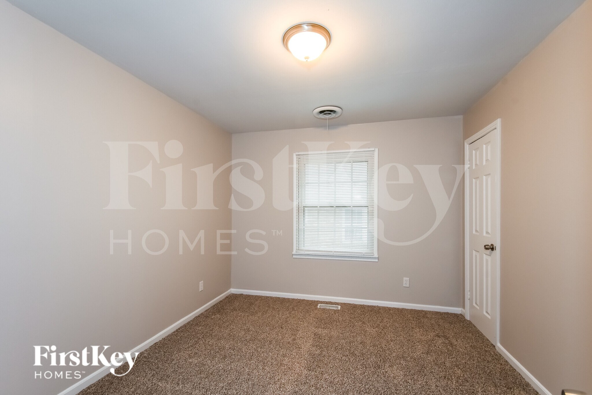 Building Photo - 9846 Rivermont Dr