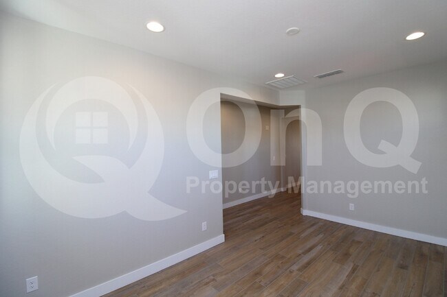 Building Photo - 5716 S Romano