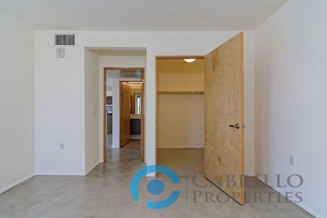 Building Photo - 2870 Fourth Ave