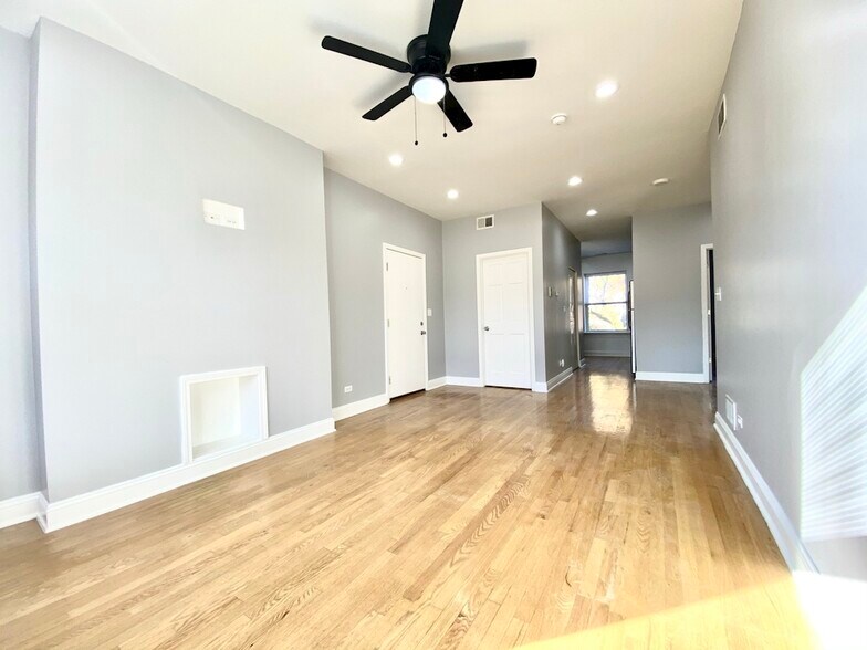 Building Photo - 1012 W Sunnyside Ave