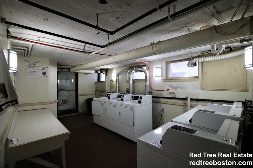 Building Photo - 1868 Commonwealth Ave