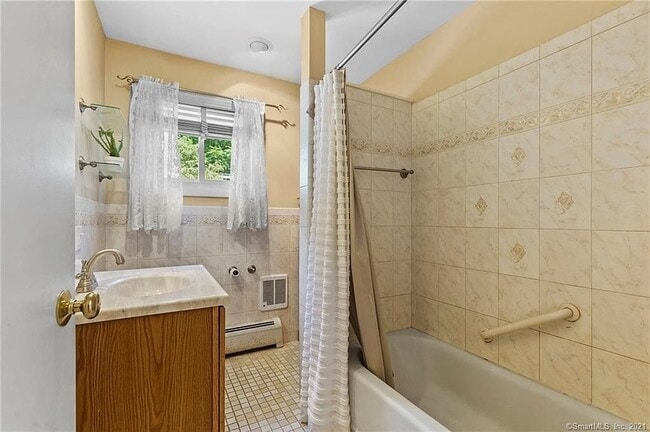 Building Photo - 2 Horseshoe Dr