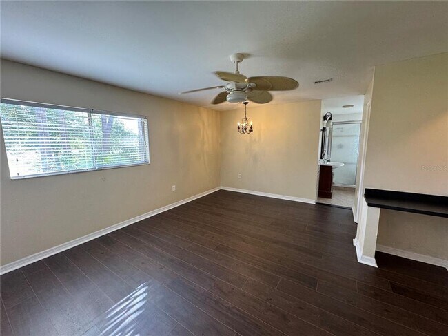 Building Photo - 5221 Londonderry Ln