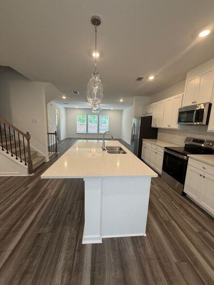 Building Photo - 6208 Kenbrook Dr