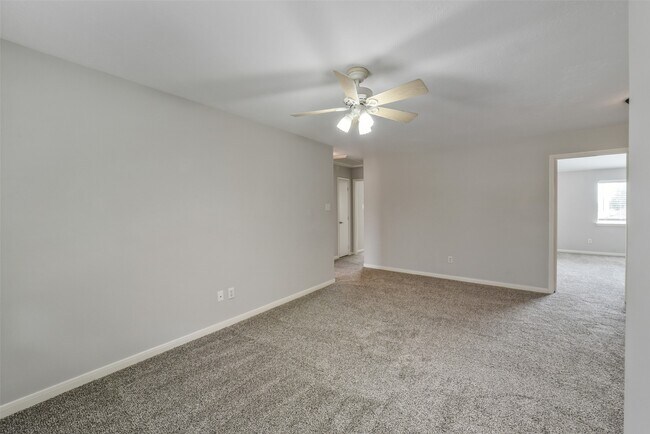 Building Photo - 3231 Stoneydale Ln