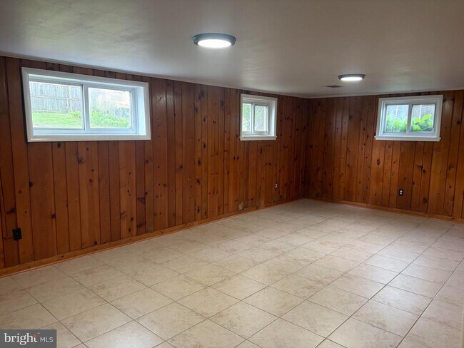 Building Photo - 6408 Winnepeg Rd