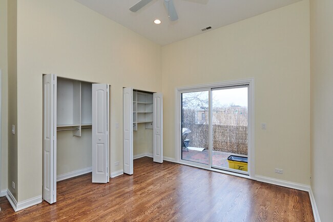 Building Photo - 2436 W Cortez St