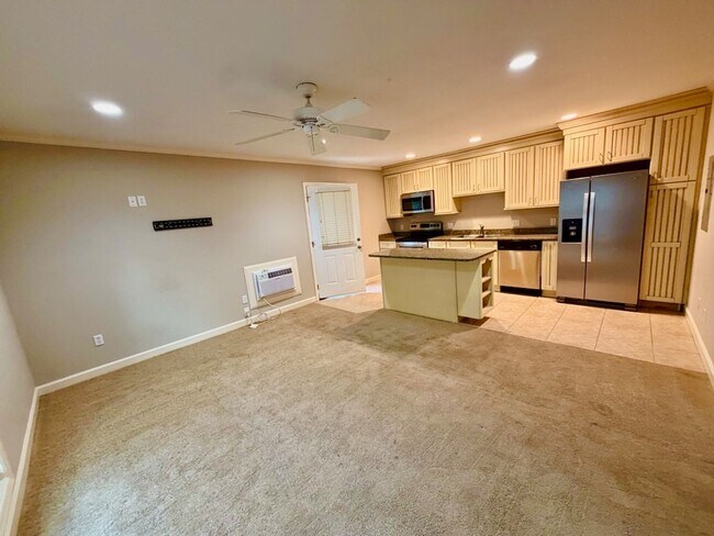 Building Photo - Top-Floor South End Villa Near Coligny Beach- Available Now!