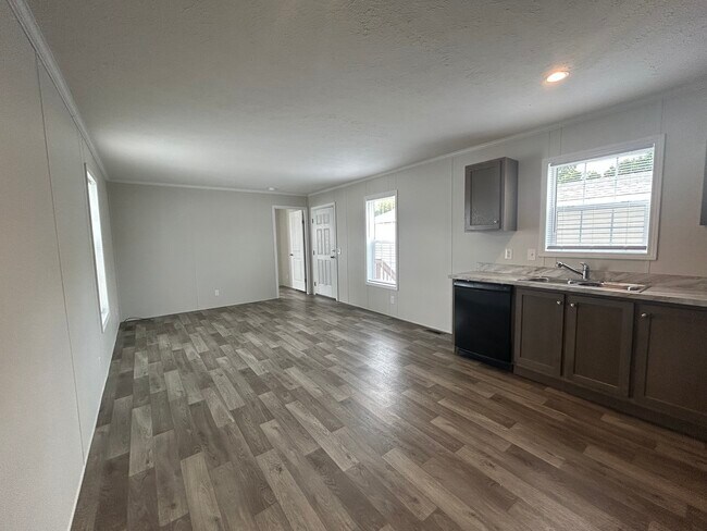 Building Photo - 2364 Maple Dr