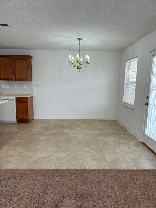 Building Photo - 115 Clusters Cir