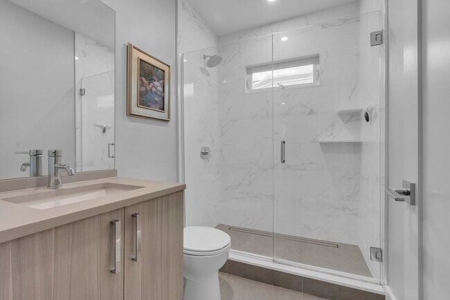 Building Photo - 351 Centre St