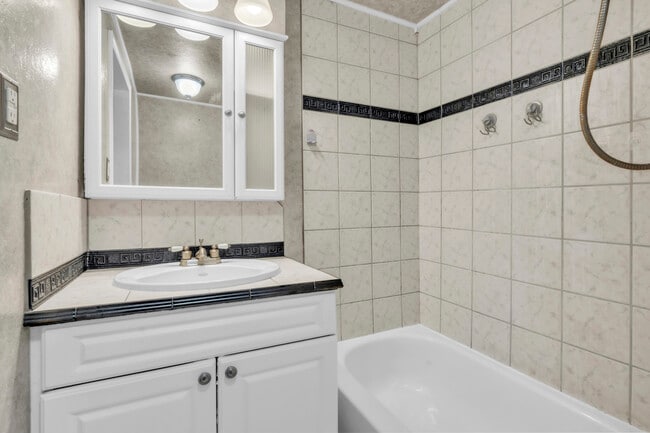 Building Photo - 114 Parker Ave