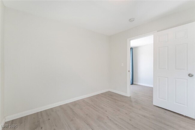 Building Photo - 3209 Kings Way
