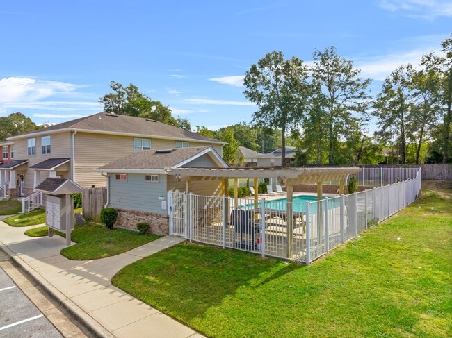 Building Photo - 720 Arbor Lake Dr