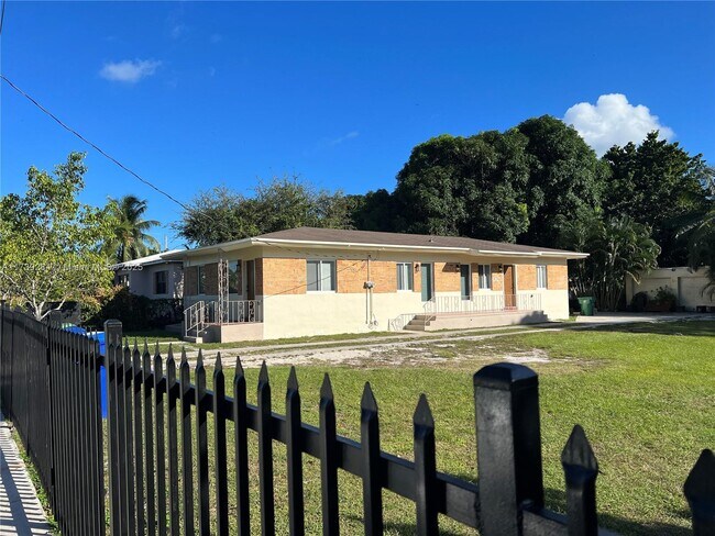 Building Photo - $2,395