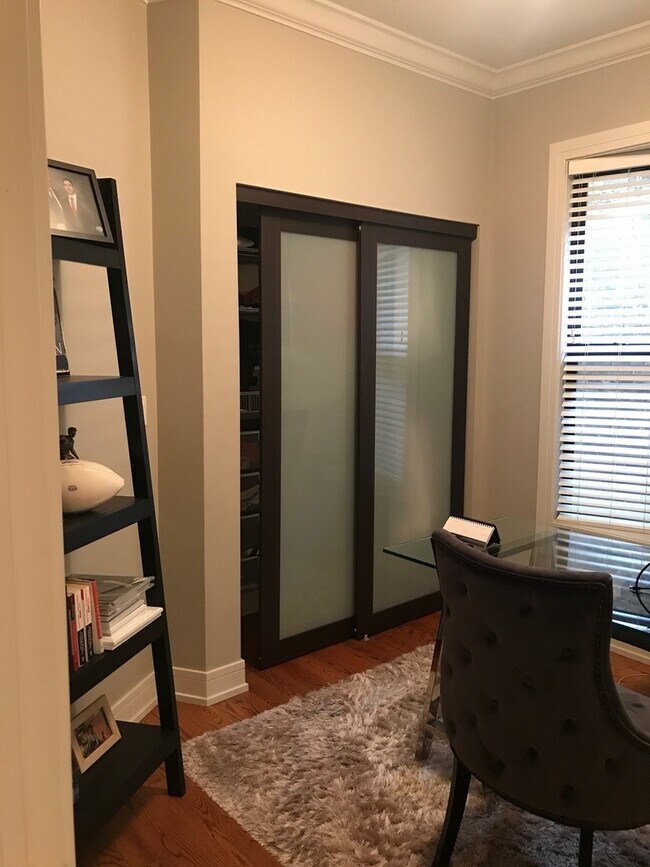 Building Photo - 2430 N Geneva Terrace