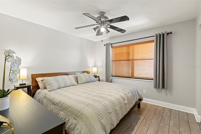 Building Photo - 5817 Park St N