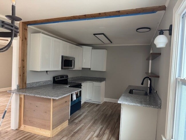 Building Photo - newly renovated 2 bedroom 1 bath home