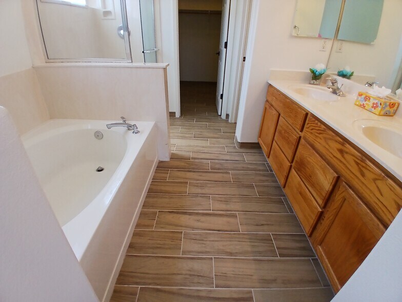 Building Photo - 10112 Luz del Dia Dr NW