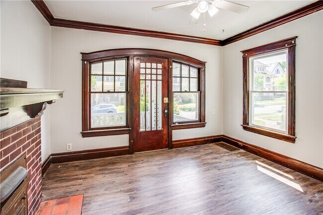 Building Photo - 105 Laburnam Crescent