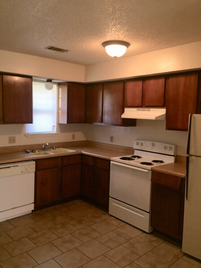 Building Photo - 2 Bedroom Duplex on South Z in Fort Smith