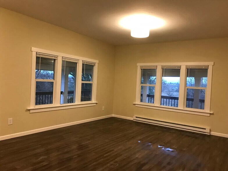 Building Photo - 2528 N Regal St