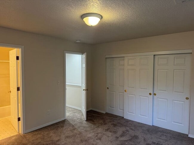 Building Photo - Stunning 2 Bed, 2.5 Bath Townhouse — Fully Renovated!