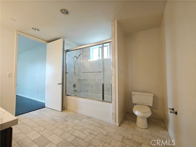 Building Photo - 637 S Fairfax Ave