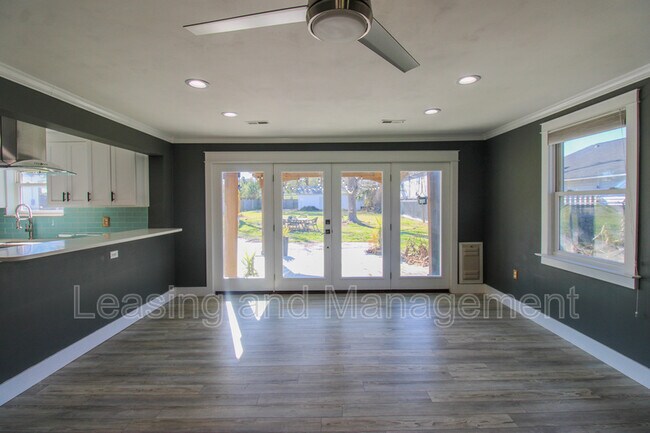 Building Photo - 823 Jordan St