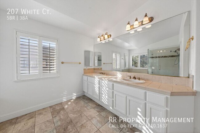 Building Photo - 207 White Ct