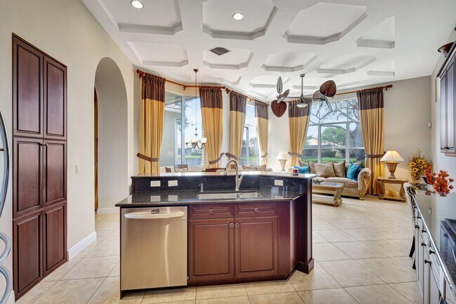 Building Photo - 9315 Via Classico W