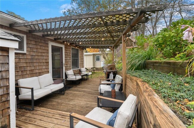 Building Photo - 63 Buoy St