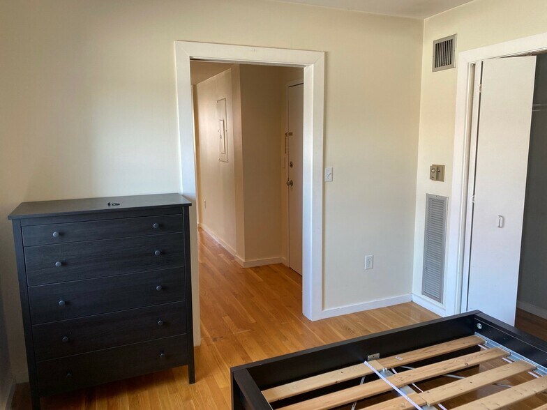 Building Photo - 536 Commonwealth Ave