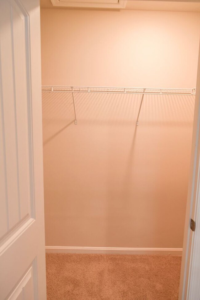 Building Photo - Stunning NEW Townhouse in Heritage Trace!