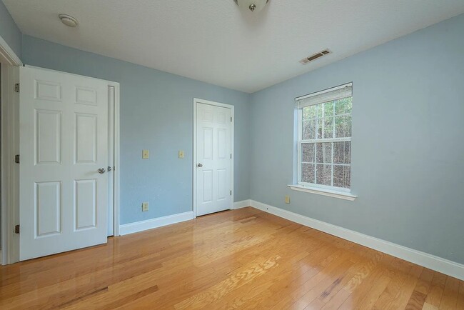 Building Photo - 781 Parker Farm Rd