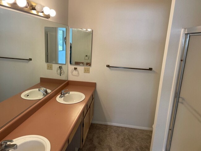 Building Photo - Village of Oak Creek  6-MONTH LEASE TERM