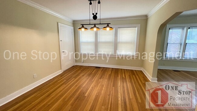 Building Photo - Charming 2-bedroom, 1-bath Duplex in Kansa...