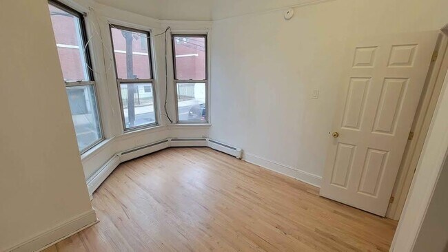 Building Photo - 262 Summit Ave