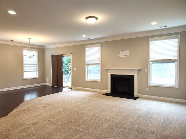 Building Photo - Beautiful 2 story home located in Berewick Community in Charlotte!