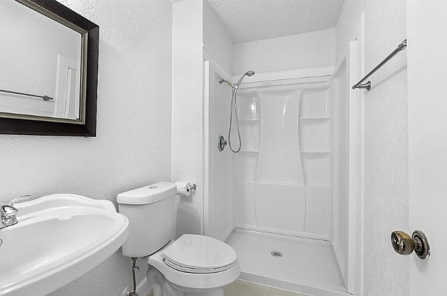 Building Photo - 204 Pebblebrook St