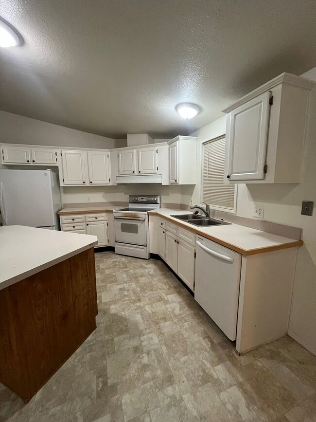 Building Photo - 3-Bedroom 2-Bathroom home in Thurston