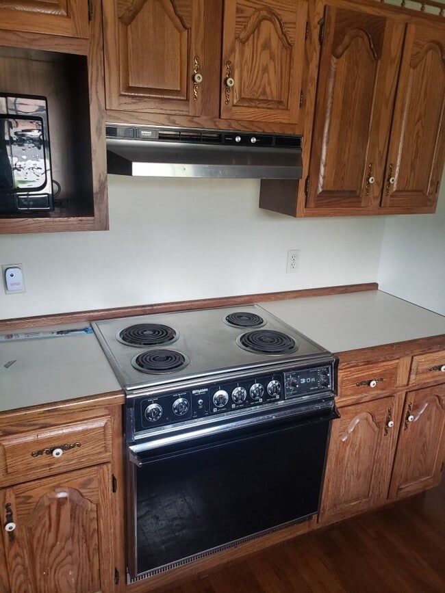 Building Photo - 3 Bedroom / 1 Bath Home - Kingsport TN