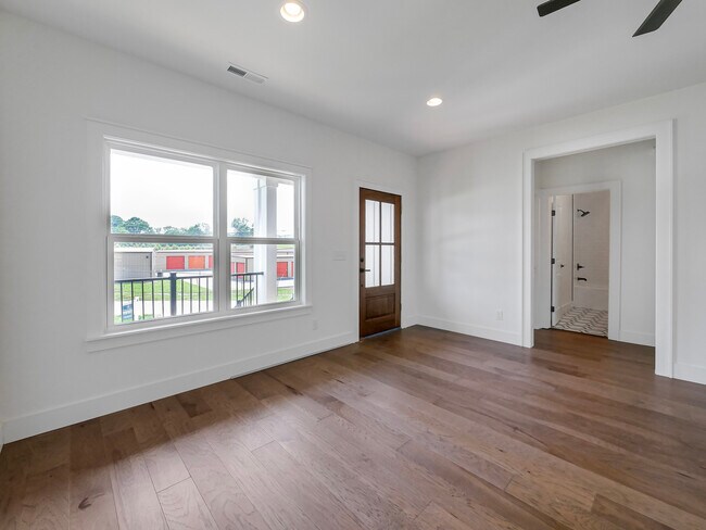 Building Photo - 102 Sunset Dr